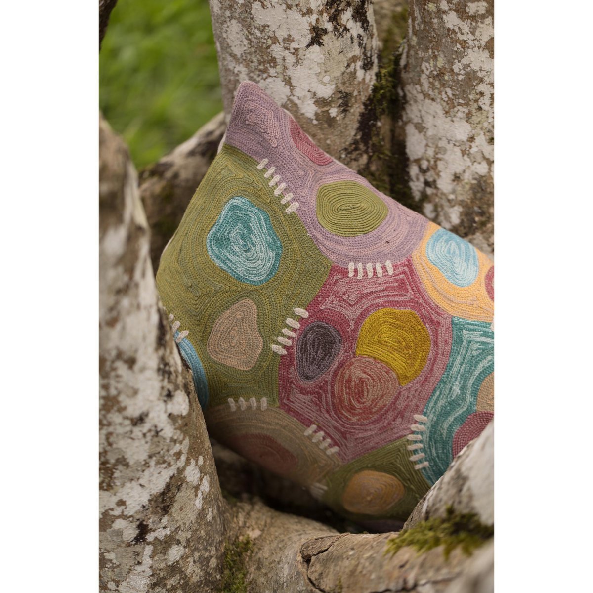 Coussin brodé Nestor mineral, VIVARAISE