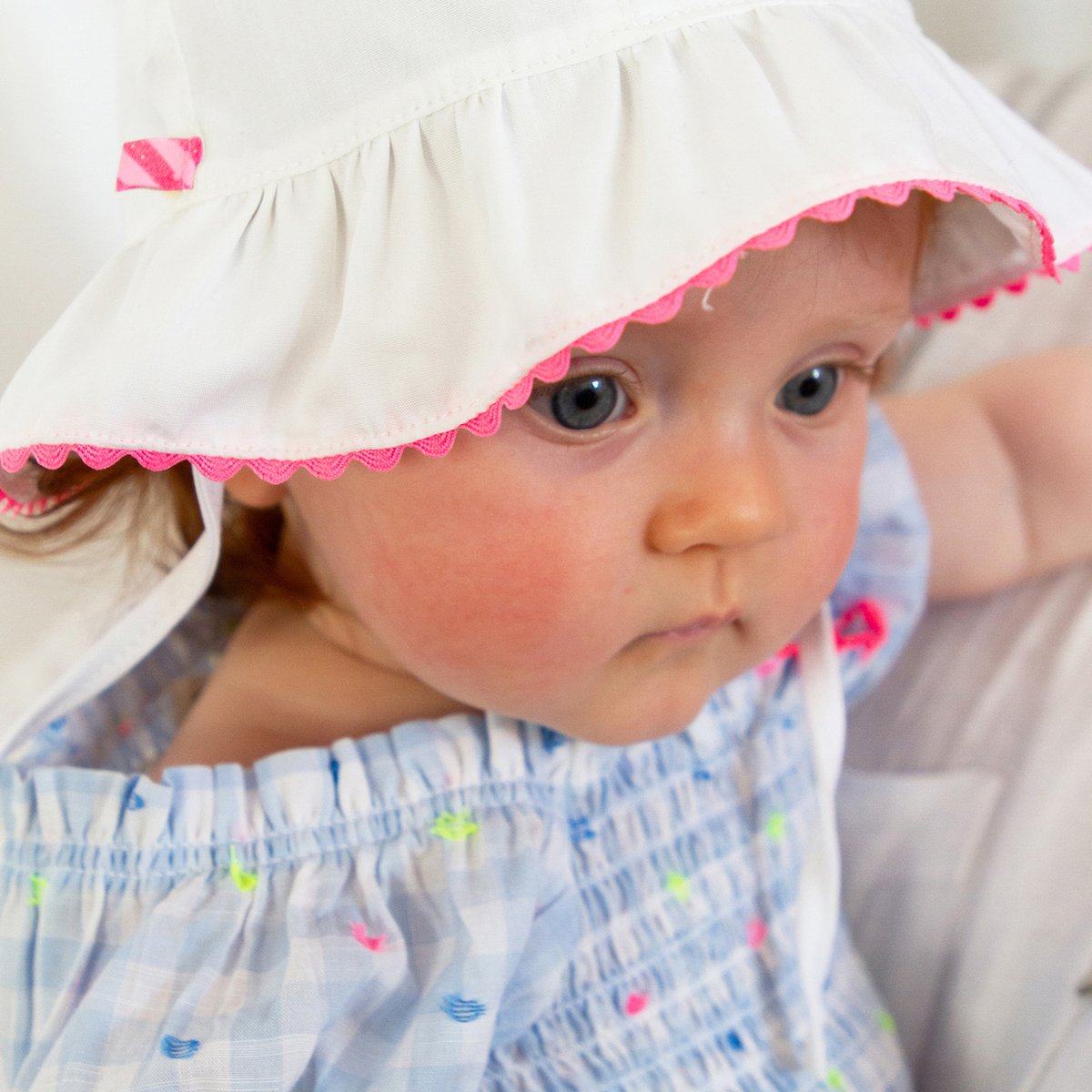 Chapeau avec fantaisie blanc, BILLIEBLUSH