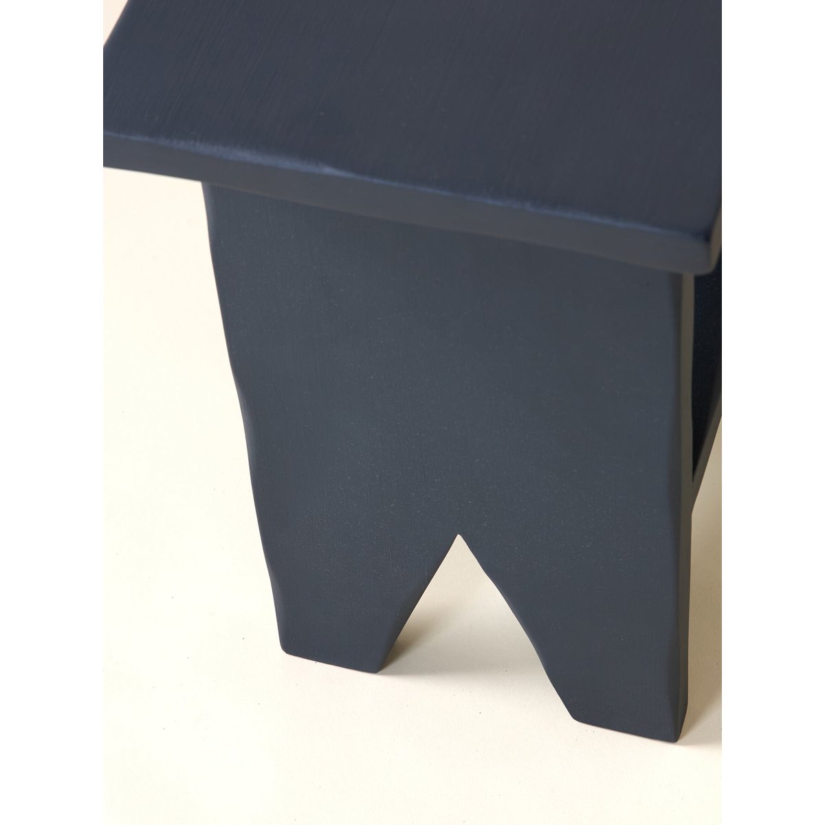 Table Alma charbon, CYRILLUS