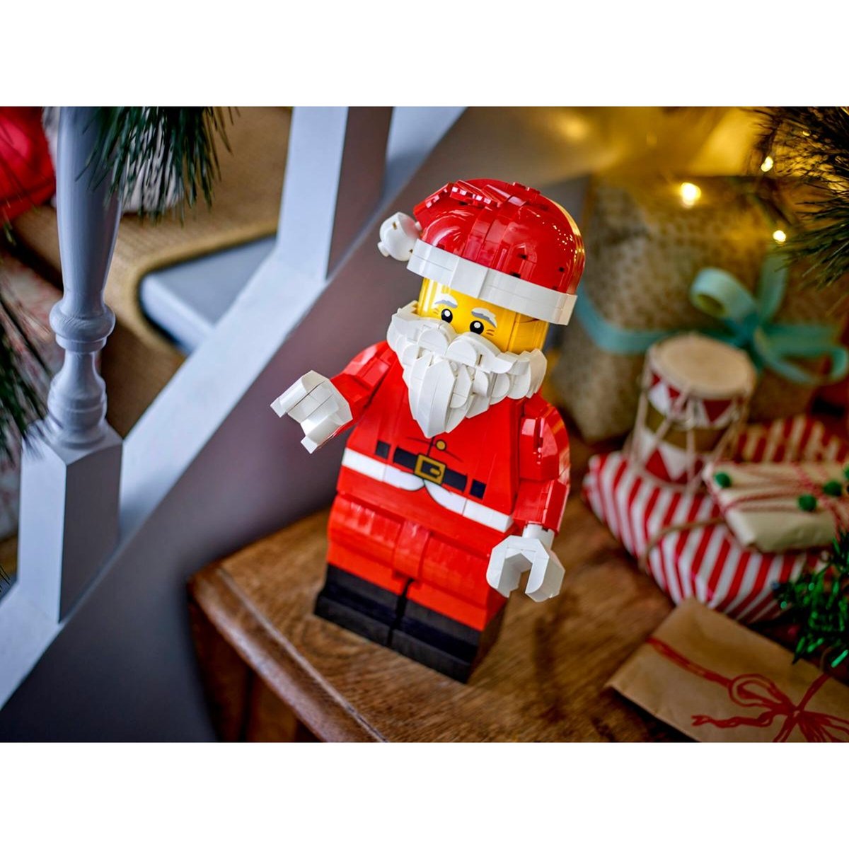 Minifigurine du Père Noël grand format rouge, LEGO