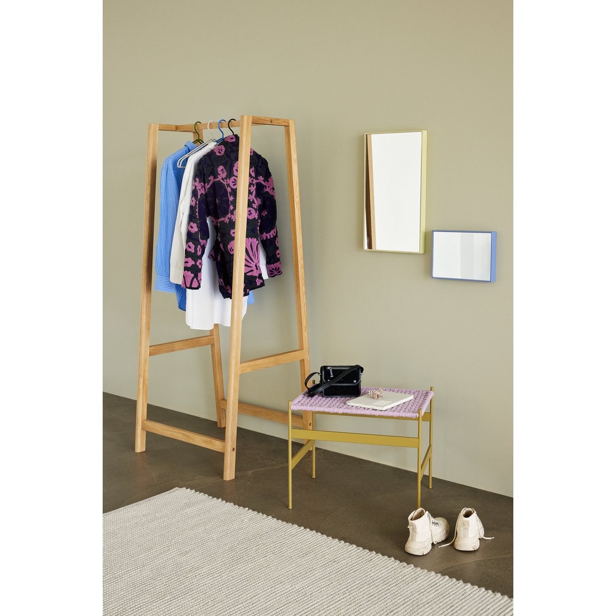 Miroir en fer et verre miroir SHINE bleu, HUBSCH