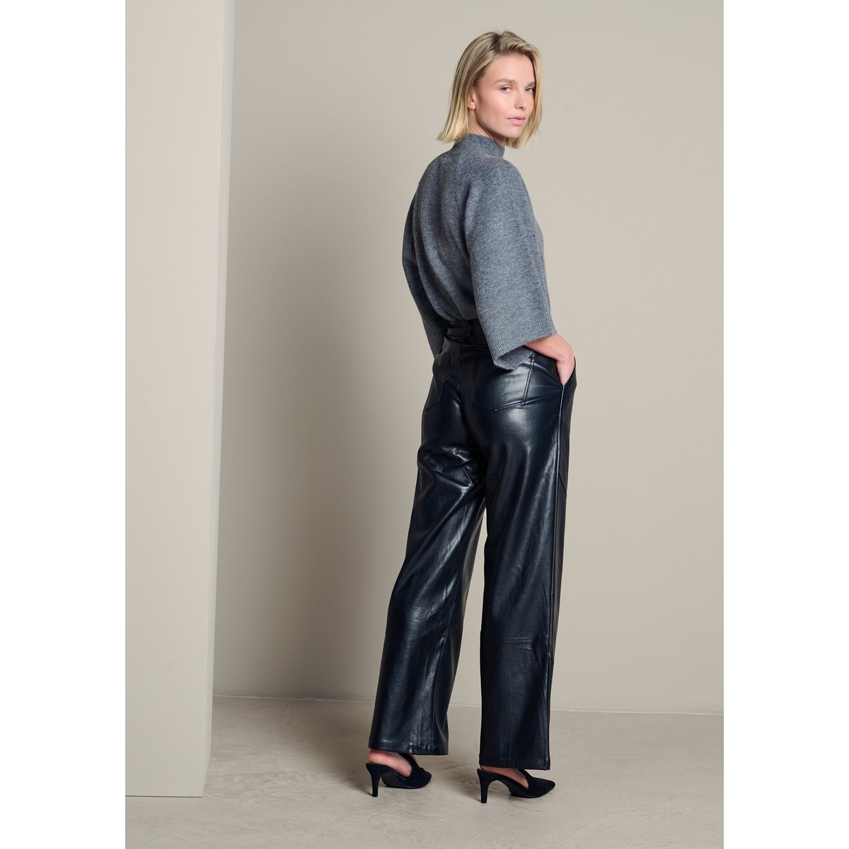 Pantalon droit effet cuir noir, LOLALIZA