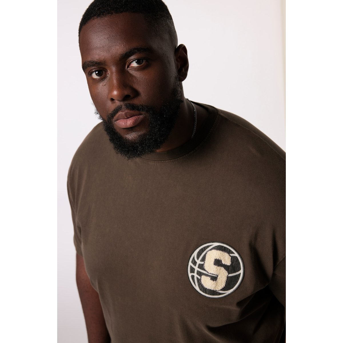 T-shirt oversize à manches courtes marron foncé, STHUGE