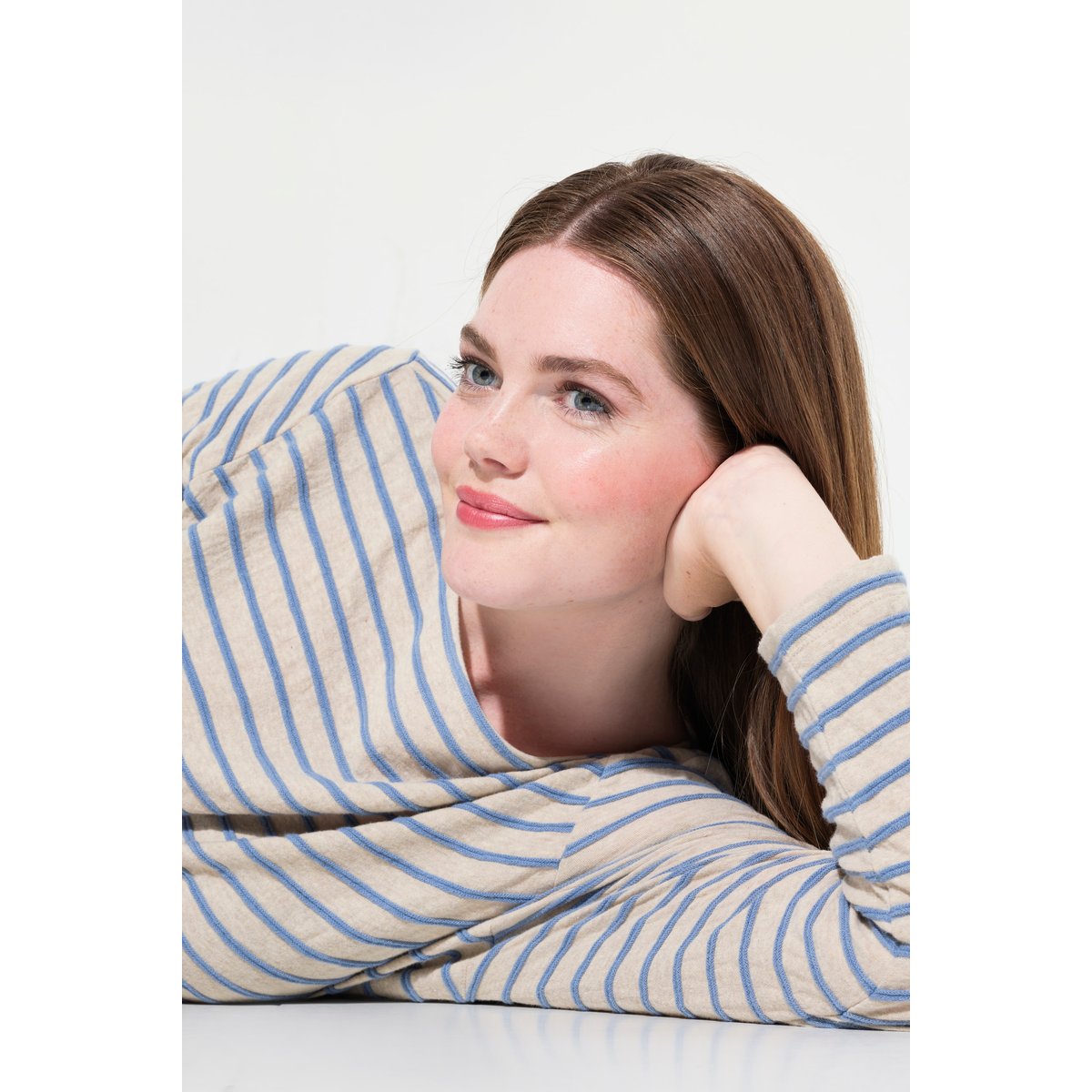 T-shirt rayé en coton bio bleu jean, ULLA POPKEN