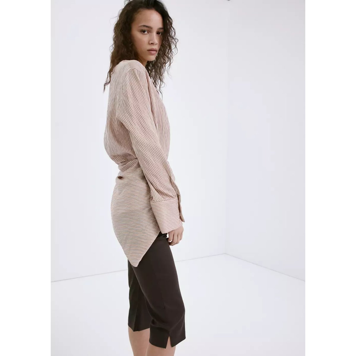 Pantalon capri en lin chocolat, MANGO
