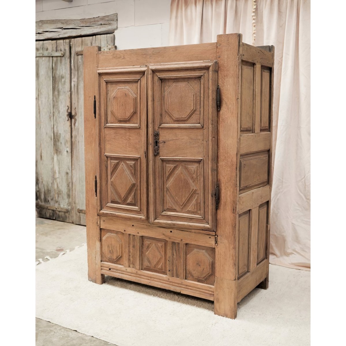 Grande armoire à revisiter Blandine N°519 - Bon état bois clair, DEBONGOUT