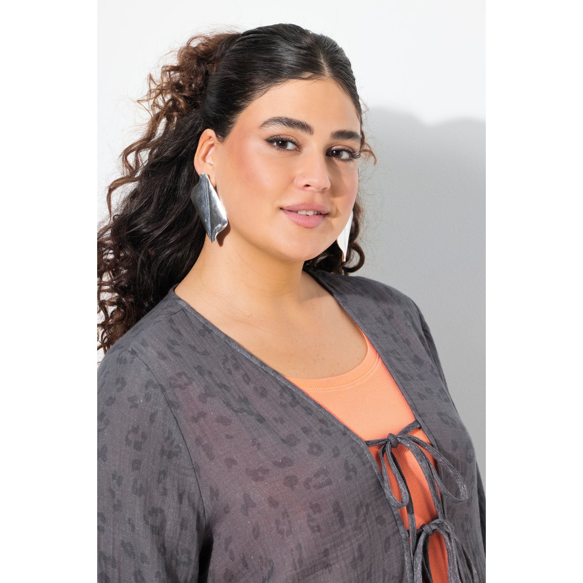 Blouse en mousseline. Manches longues. gris graphite, ULLA POPKEN