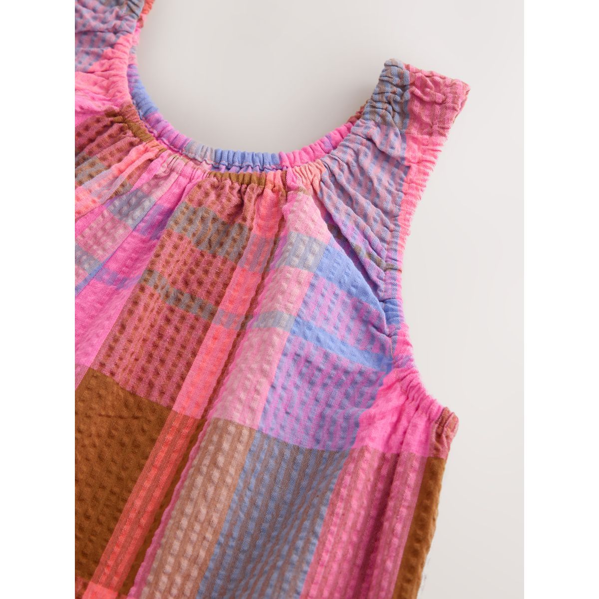 Strappy playsuit (strappy playsuit) carreaux multicolores rose/bleu, NEXT