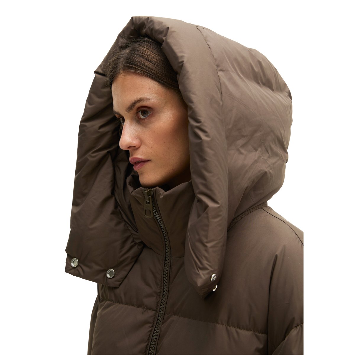 Veste à capuche matelassée en duvet, coupe regular à partir de matériaux recyclés marron, MARC O'POLO