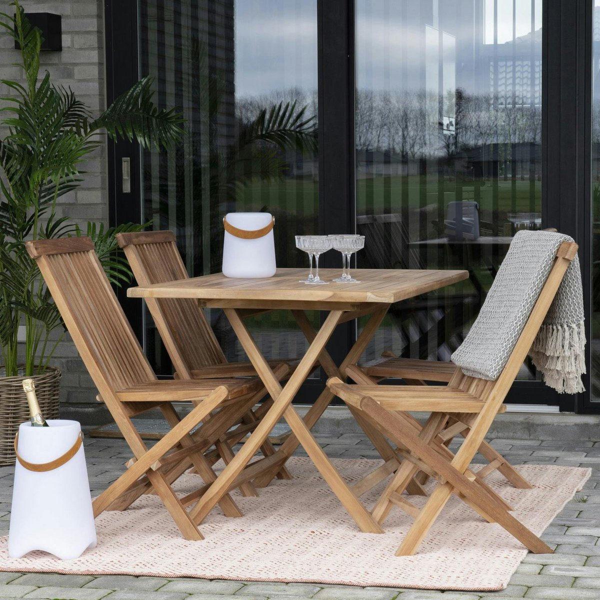 Table d'extérieur en teck 120 cm TANETE bois naturel, PIER IMPORT