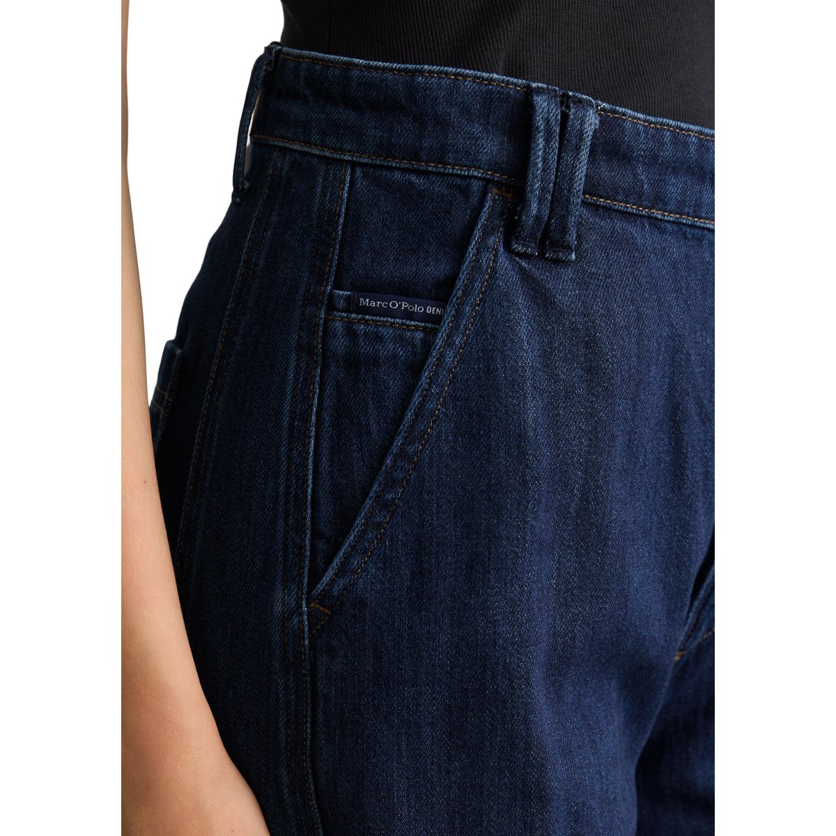 Jeans modèle Enni, coupe large et raccourcis réalisé avec Orange Fiber bleu, MARC O’POLO DENIM