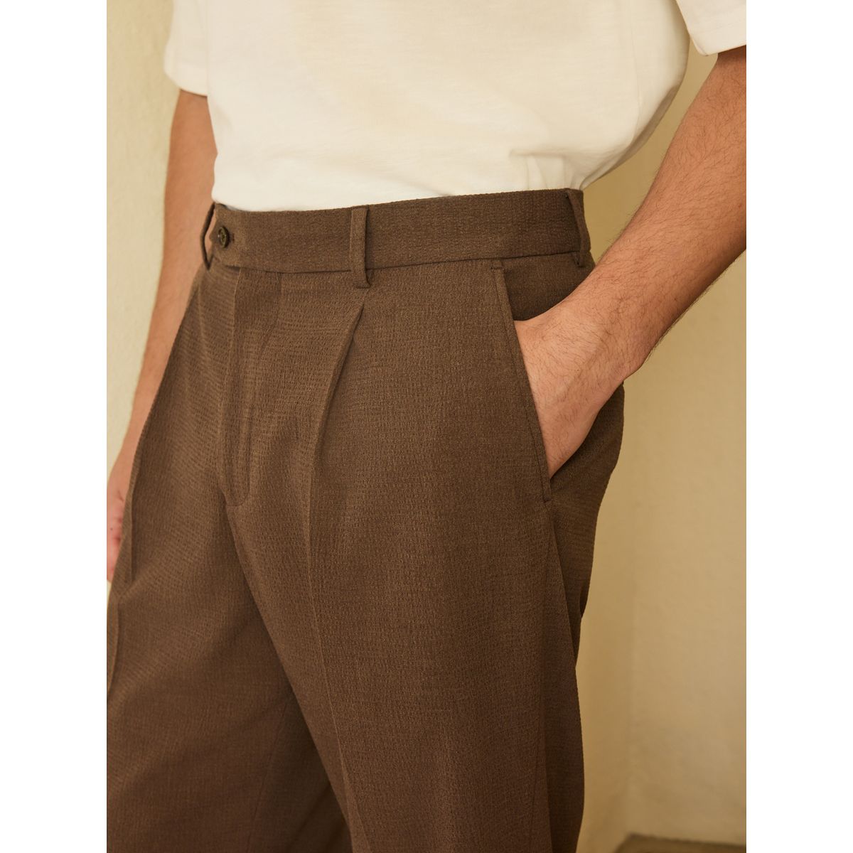 Pantalon de costume décontracté en seersucker marron, NEXT