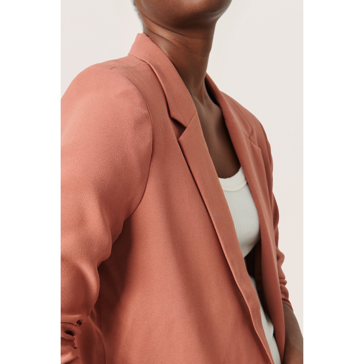 Blazer rose cedar wood, SOAKED IN LUXURY