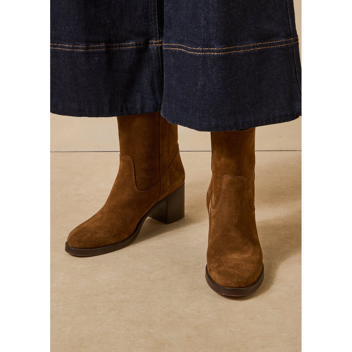 Bottines à talons en croûte de cuir marron, LA FEE MARABOUTEE