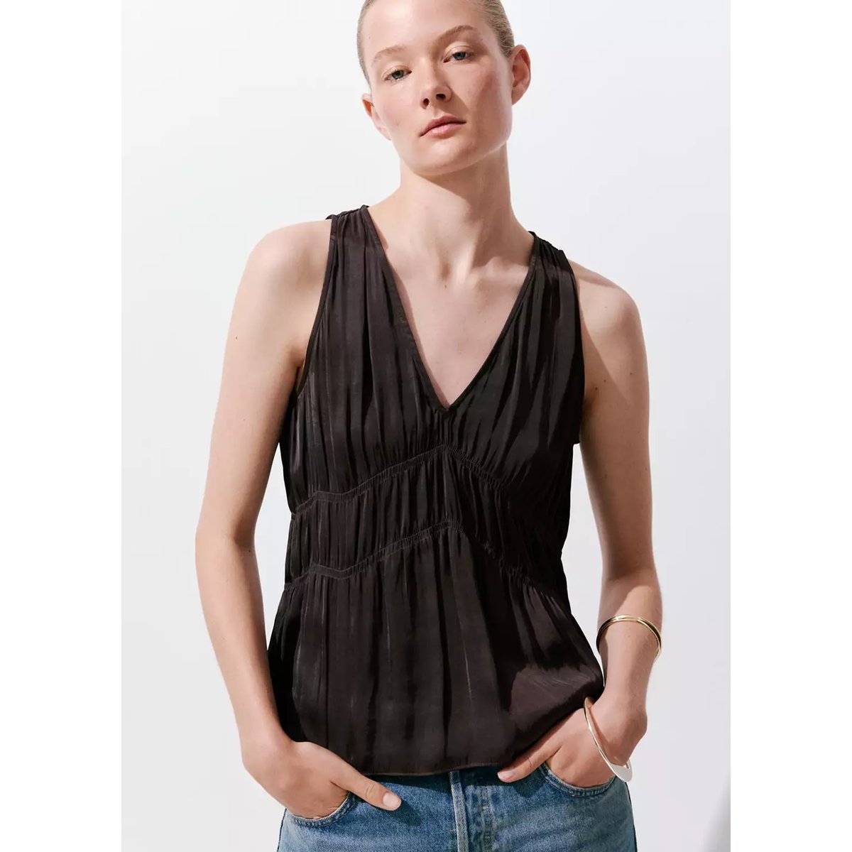 Top col V froncé marron, MANGO