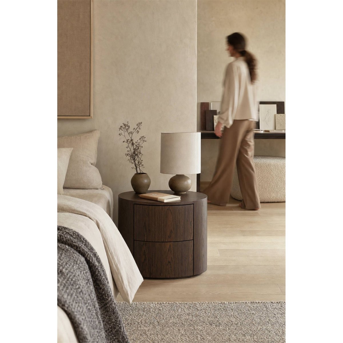 Table de chevet arrondie en bois marron foncé, RECOLLECTION