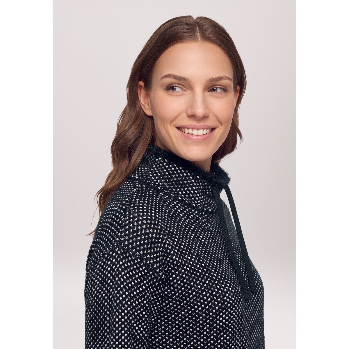 Pull-over en maille à motif jacquard patch black/cream, BETTY BARCLAY