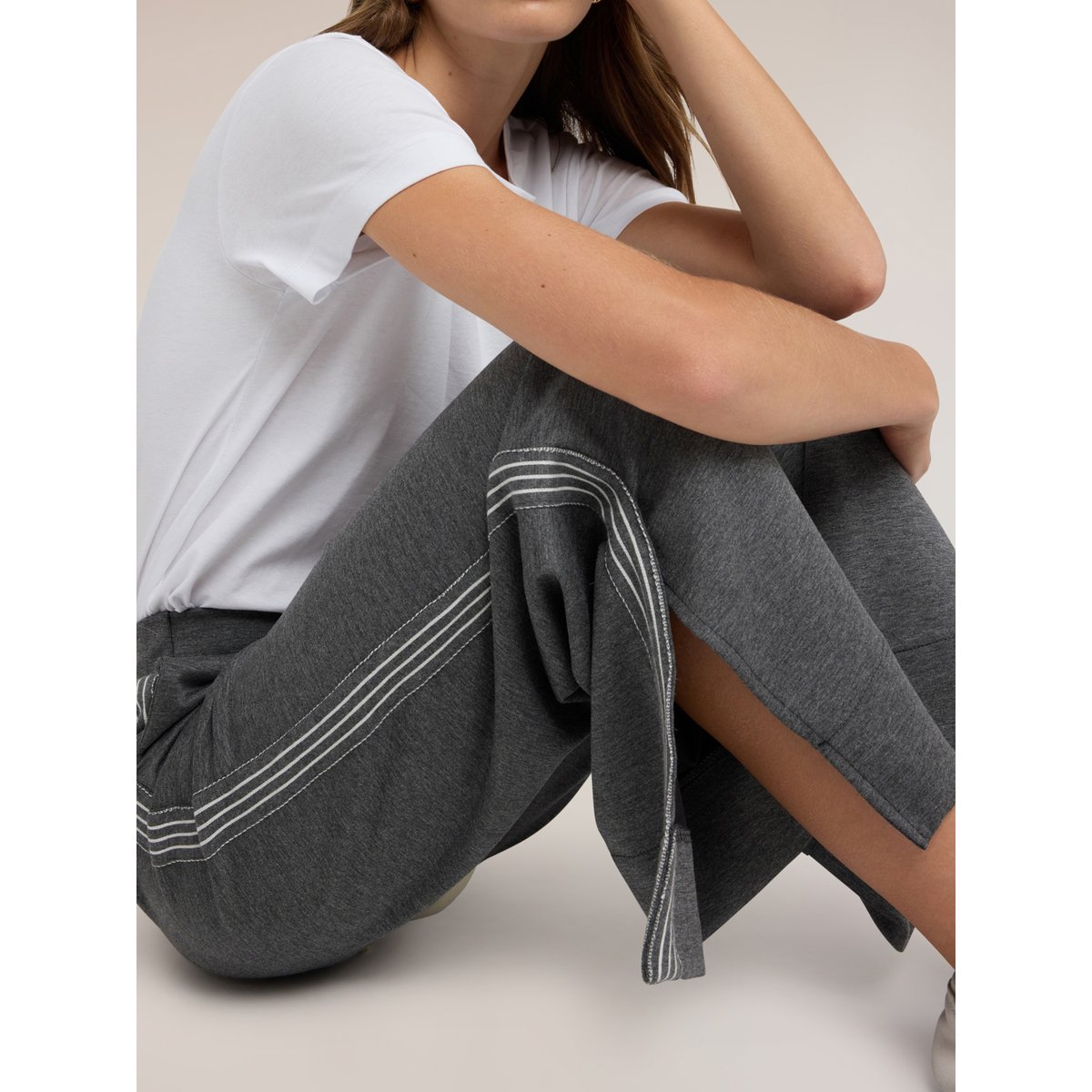 Pantalon palazzo avec bandes à rayures gris, MOTIVI