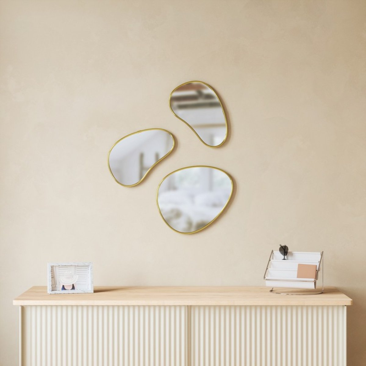 Miroir mural organique  HUBBA PEBBLE set 3 laiton, UMBRA