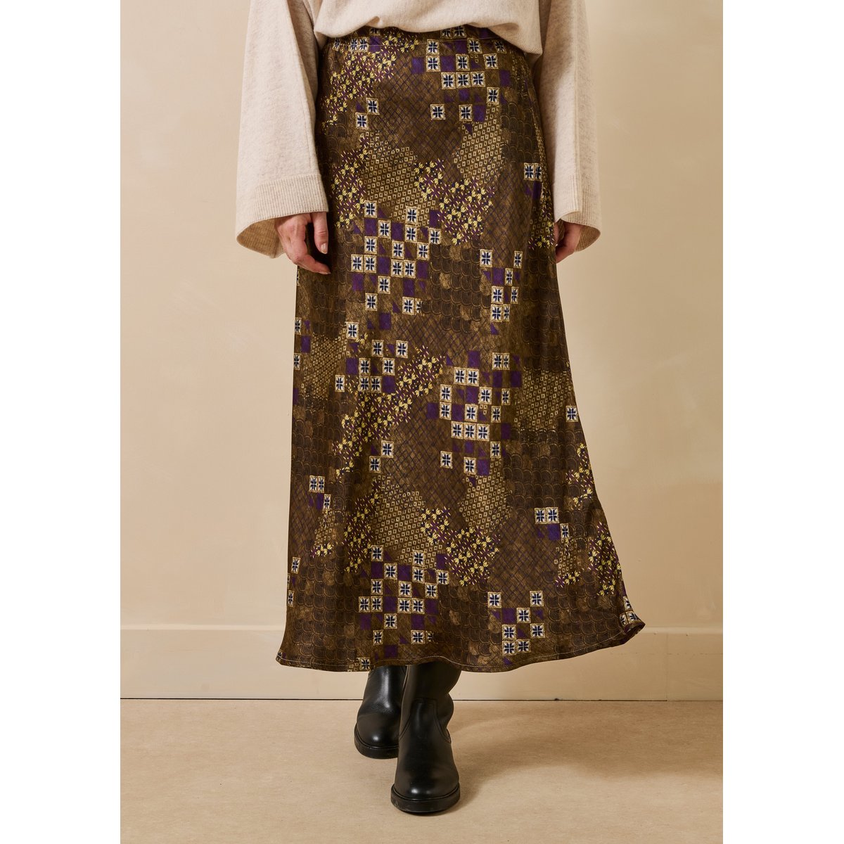 Jupe midi trapèze en satin à imprimé olive/cassis, LA FEE MARABOUTEE
