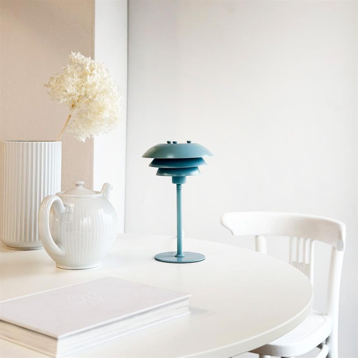 Lampe de table SIXTEEN bleu glacier, DYBERG LARSEN