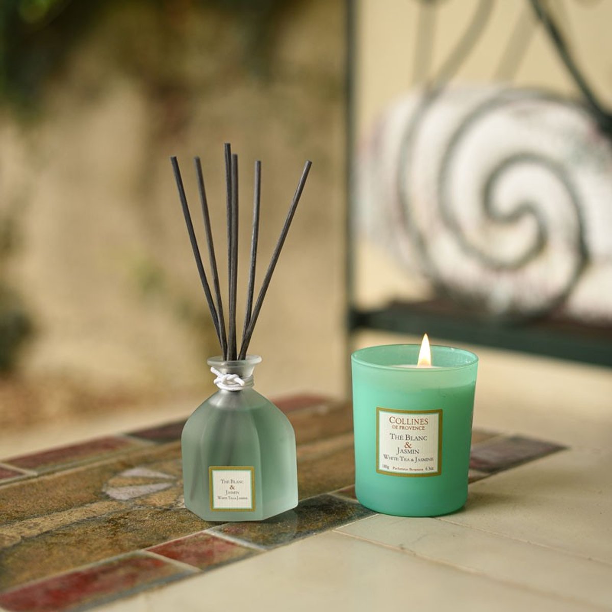 Diffuseur de parfum Coloré  THÉ BLANC & JASMIN bleu, COLLINES DE PROVENCE