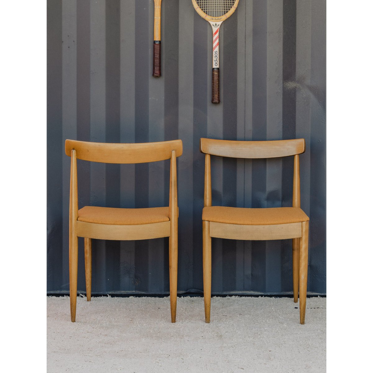 Lot de 5 chaises en bois et tissu beige Alma N°1489 - Bon état bois clair, DEBONGOUT