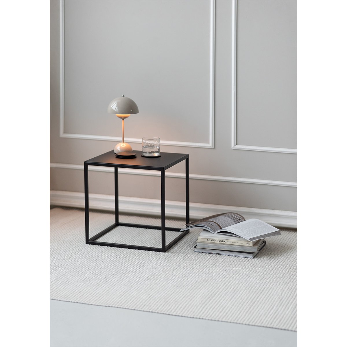 Table d'appoint SOLI X noir, METALLBUDE