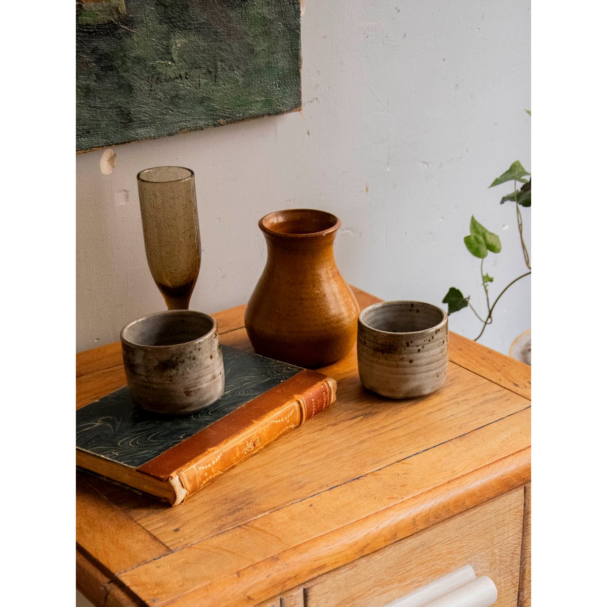 Commode au bois sculpté Garance N°741 - Bon état bois clair, DEBONGOUT
