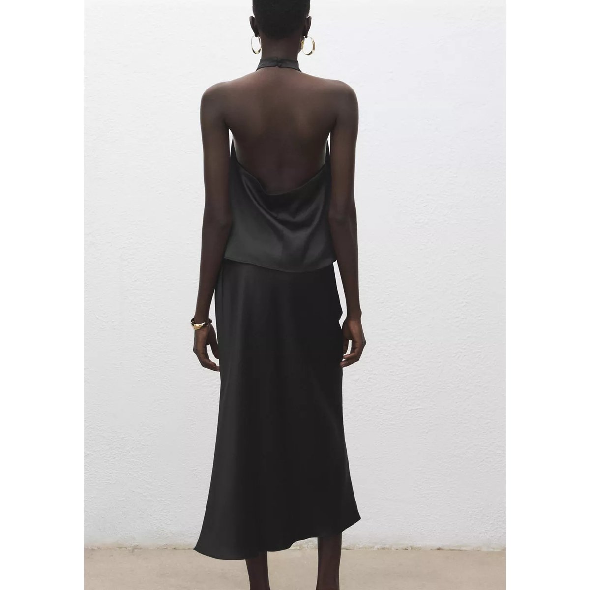 Top satin col bénitier noir, MANGO