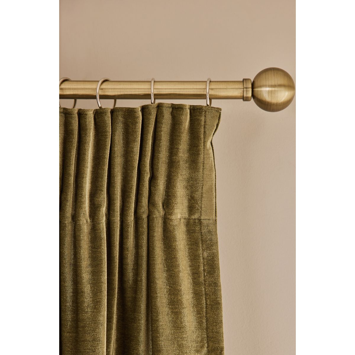 Rideaux doublés en chenille pelucheuse à plis vert olive, NEXT