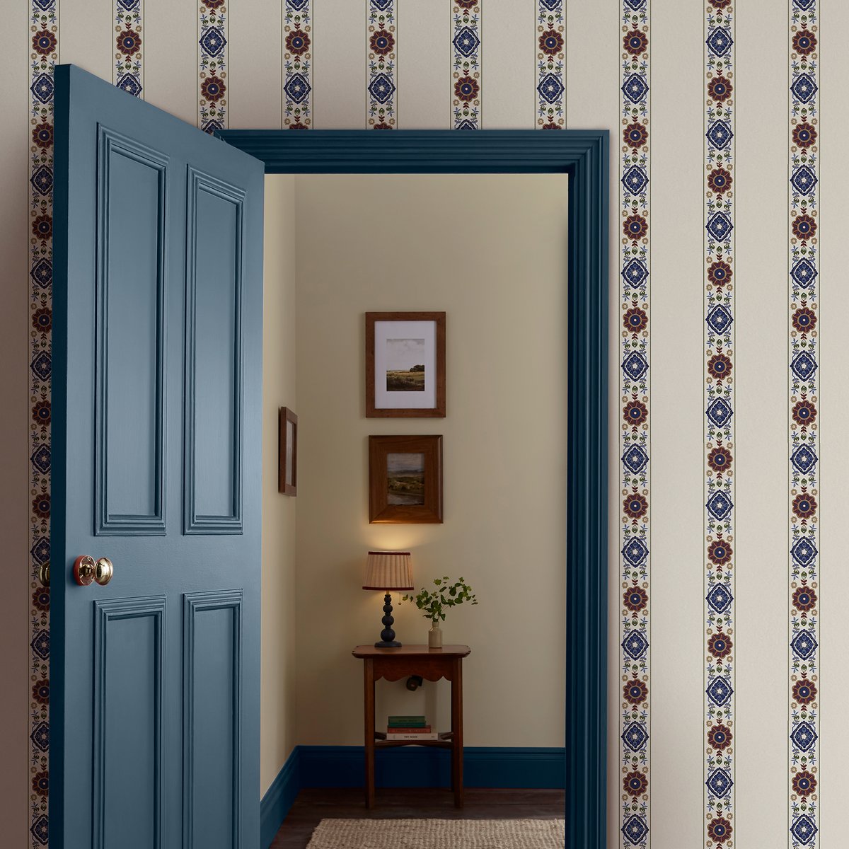Papier peint Rayures fleuries bleu, brun, beige, JOULES