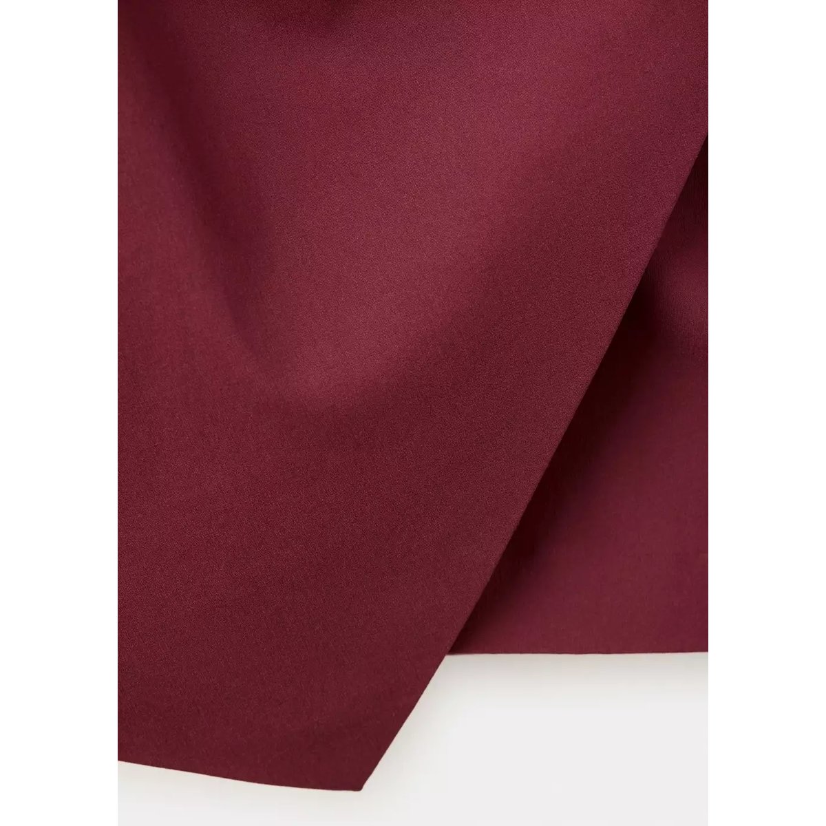 Robe asymétrique froncée bordeaux, MANGO