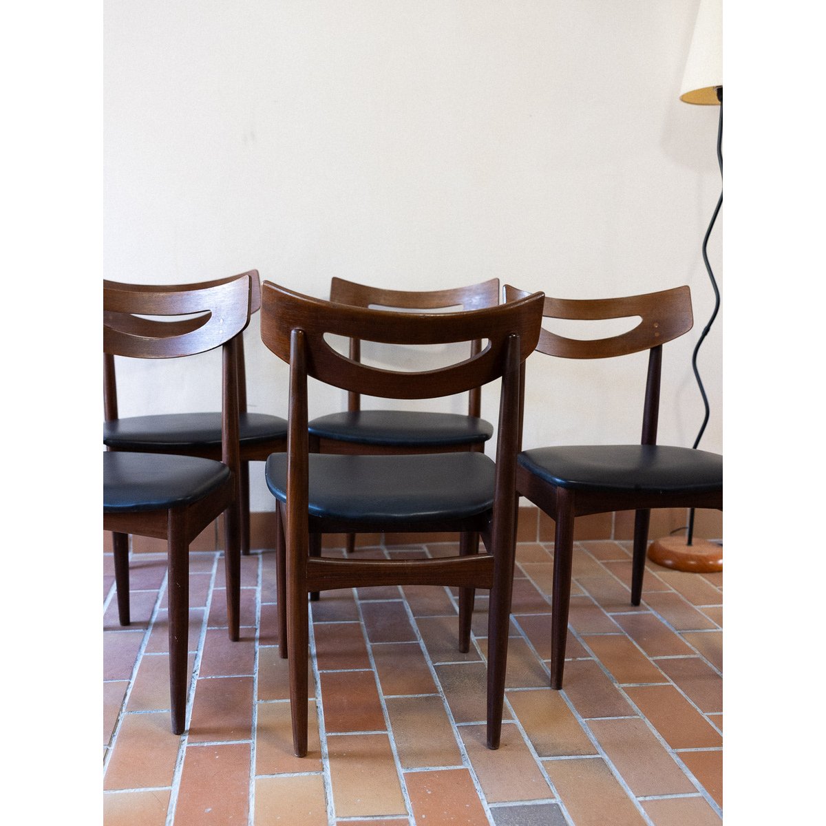 Lot de 5 sublimes chaises Alma N°1800 - Bon état bois foncé, DEBONGOUT