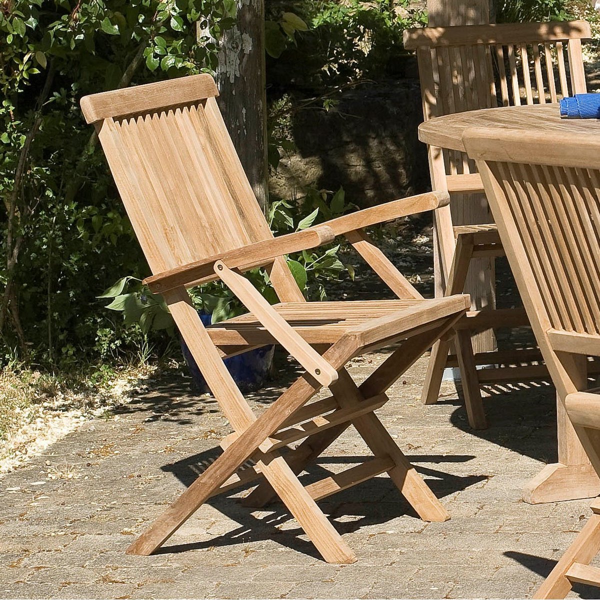 Lot de 2 fauteuils chaises à accoudoirs de jardin pliants en bois de teck brut massif SUMMER bois naturel, PIER IMPORT