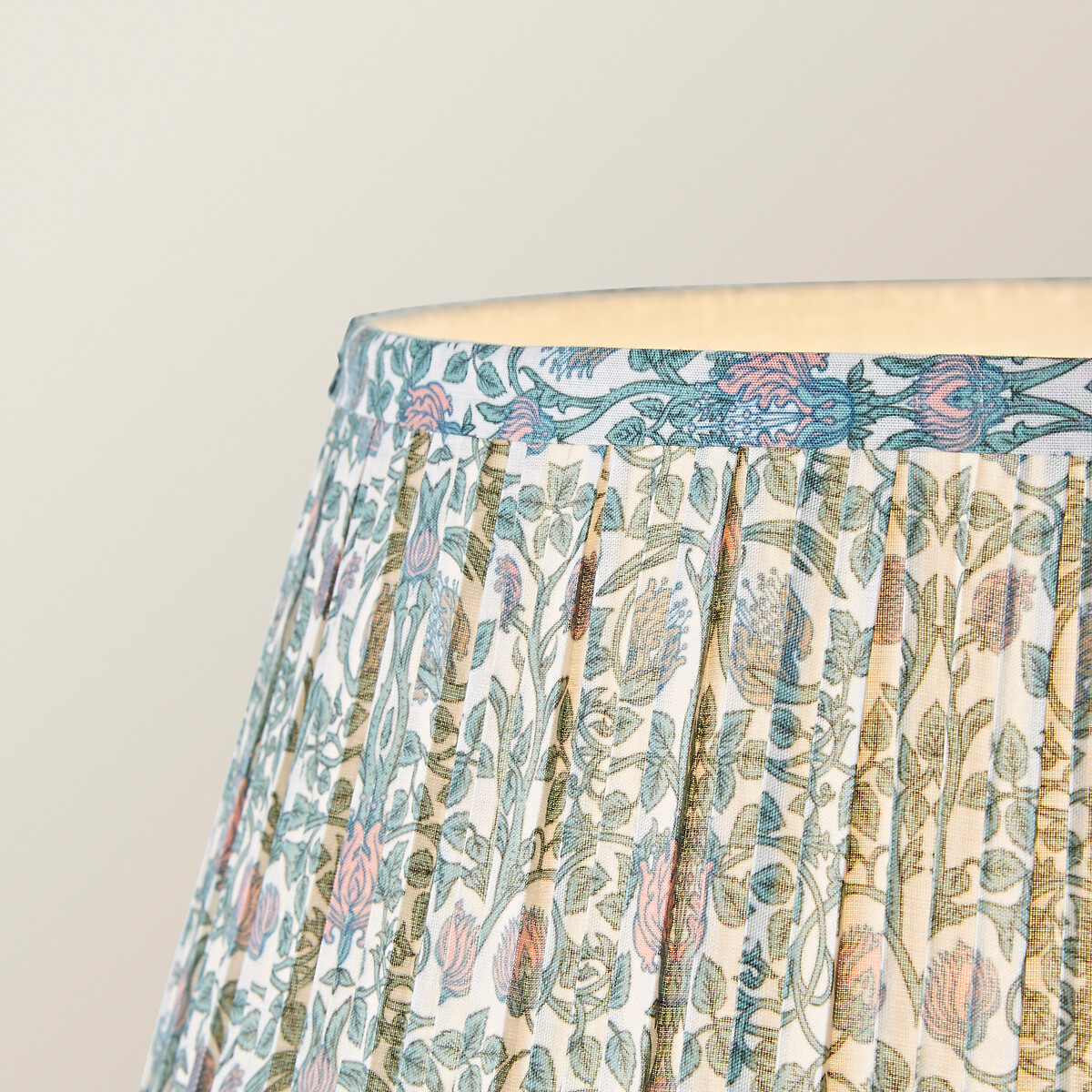 Bobbie Painted Bobbin Floor Lamp with Floral Pleated Shade blue, SO'HOME