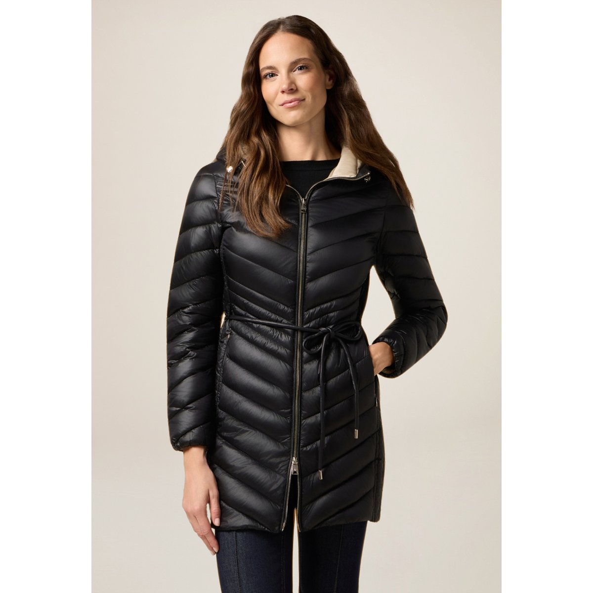Doudoune mi-longue à capuche avec ceinture noir, OLTRE