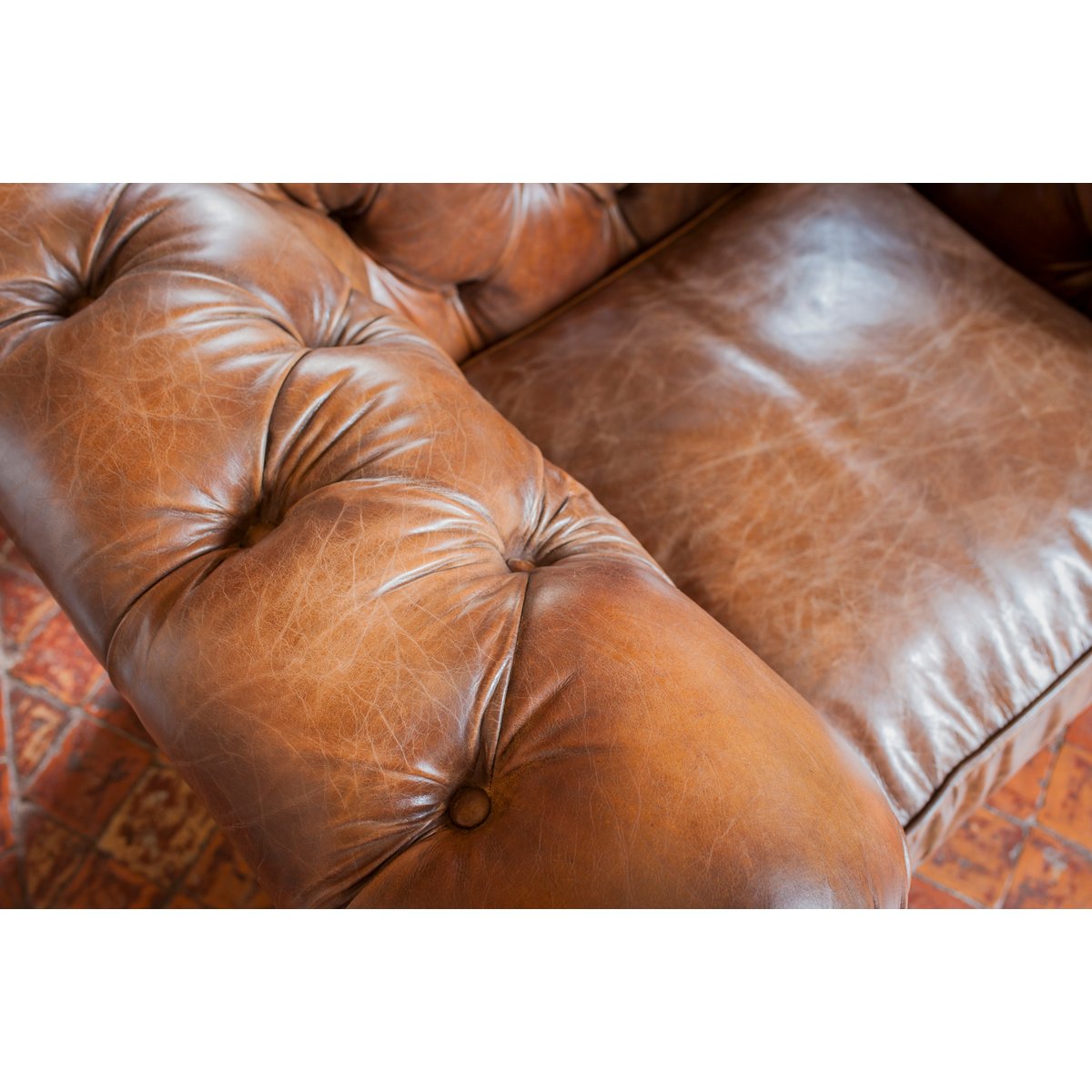 Fauteuil chesterfield en cuir SAINT PAUL marron foncé, PRODUIT INTERIEUR BRUT