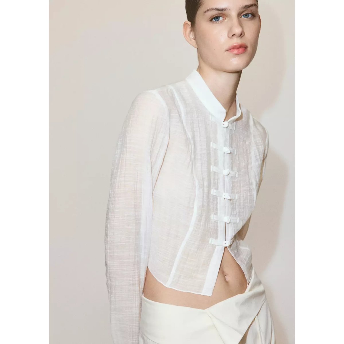 Blouse gaze texturée semi-transparente blanc cassé, MANGO