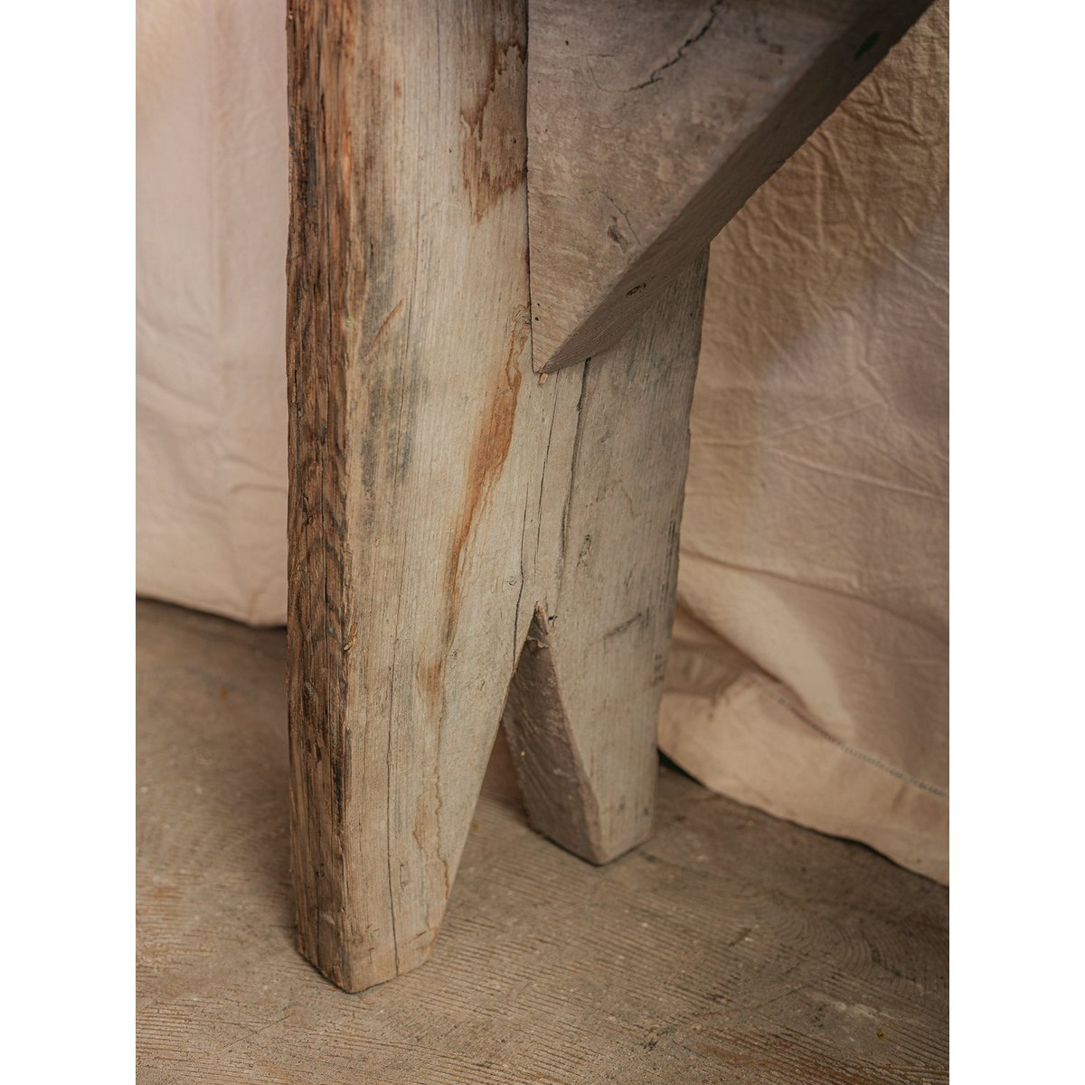 Banc de ferme en bois brut blanchi Antoine N°505 - Bon état bois clair, DEBONGOUT