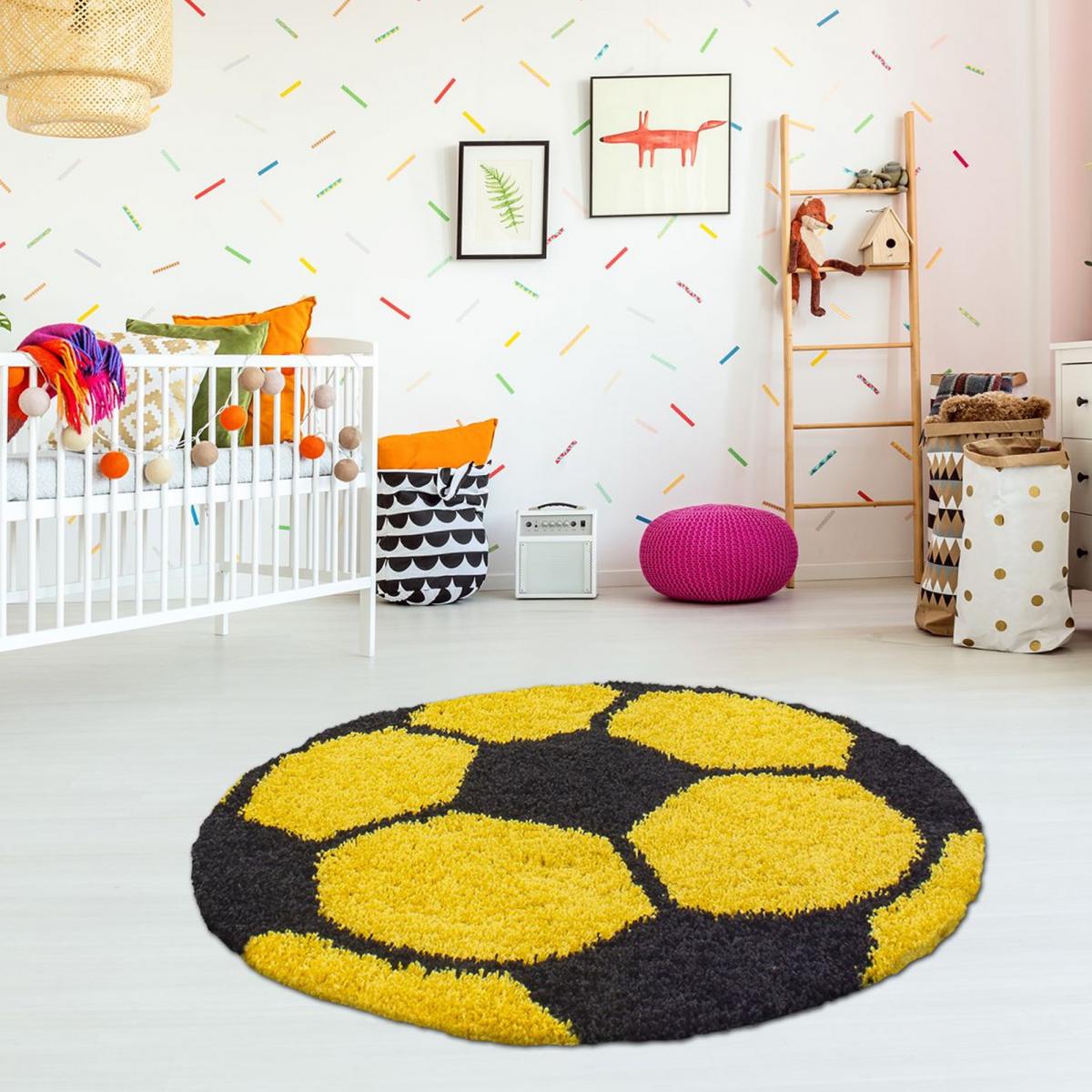 Tapis enfant tissé SHAGGY FOOT jaune, noir, UN AMOUR DE TAPIS