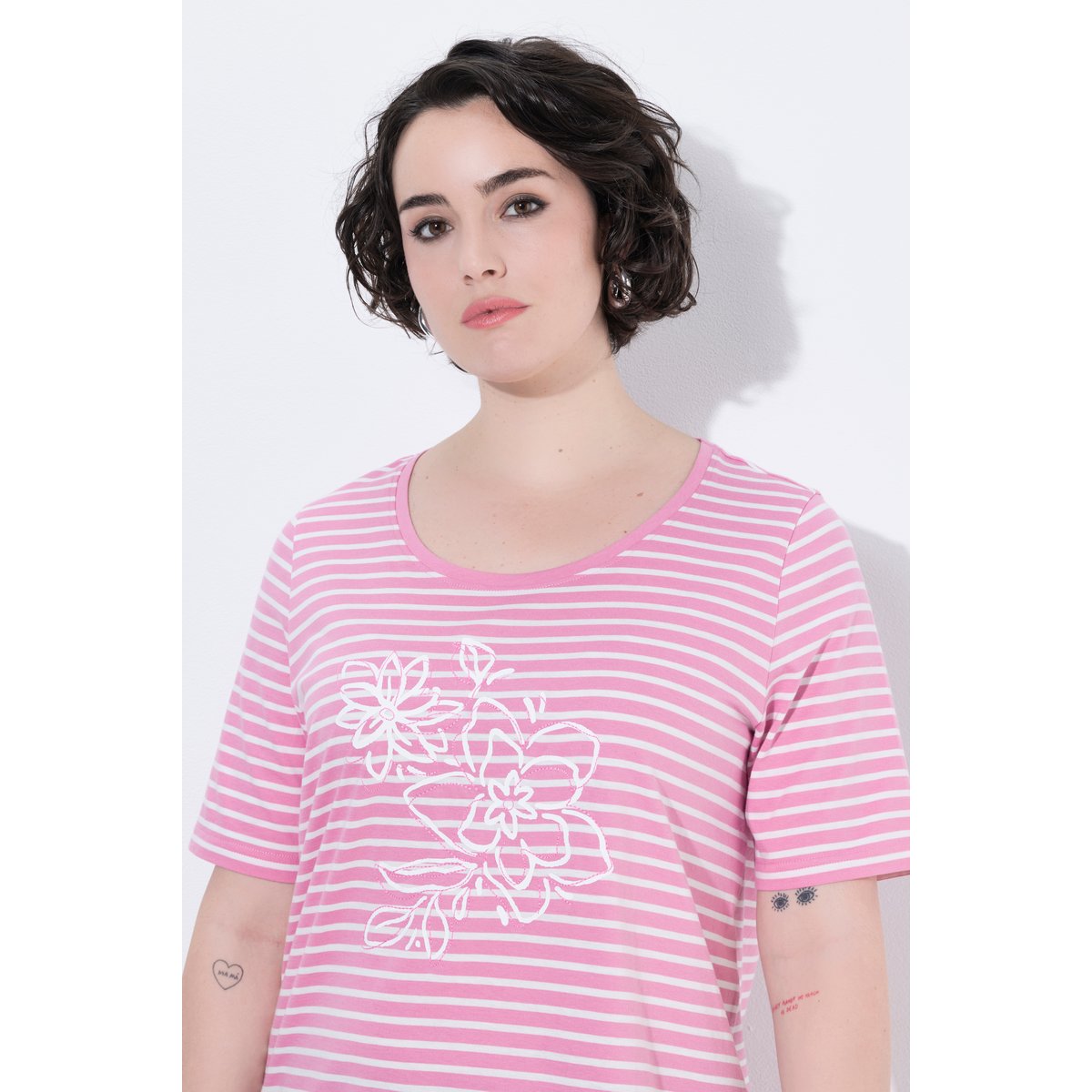 T-shirt rayé avec broderies rose clair, ULLA POPKEN