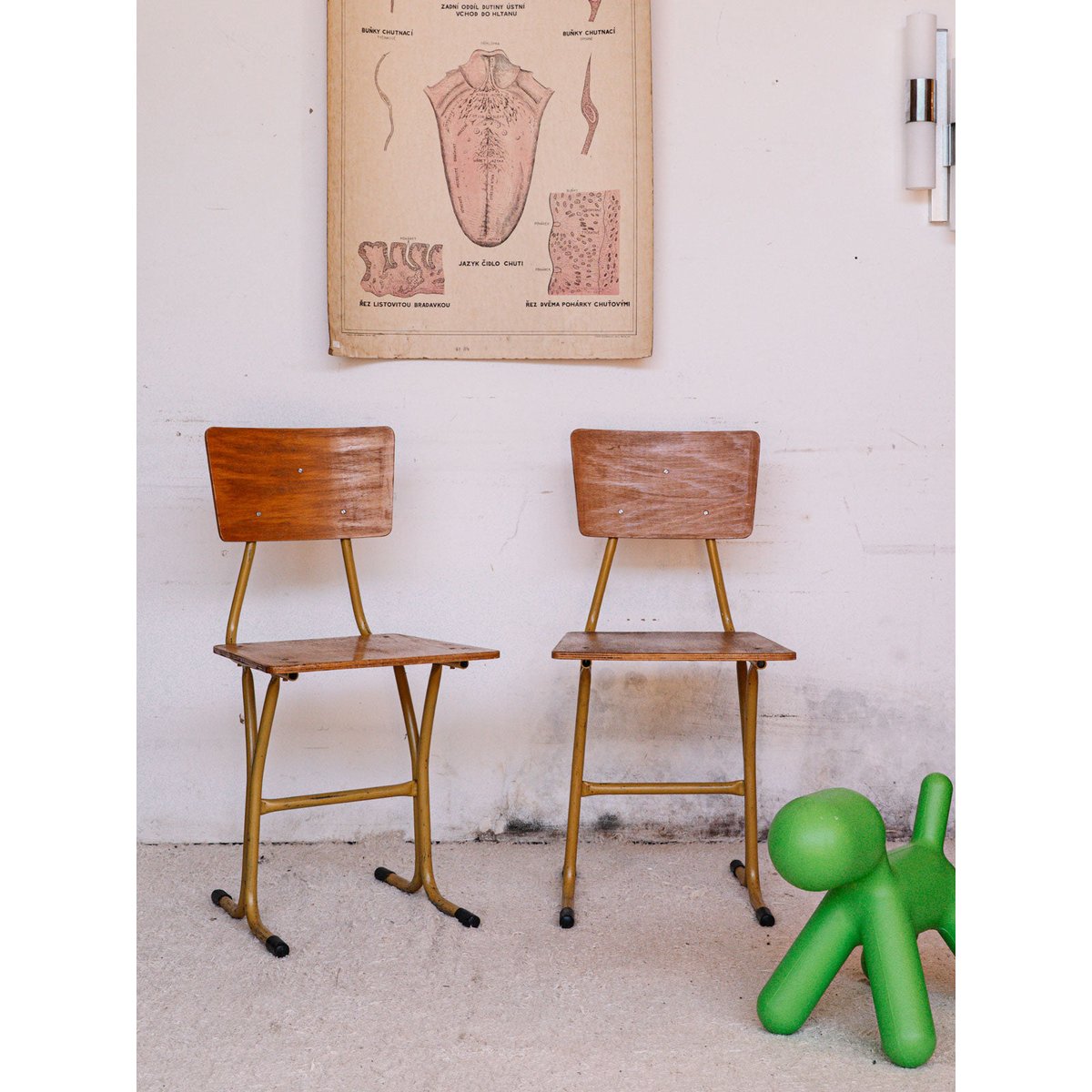 Chaise en bois clair Claude N°861 - Bon état bois clair, DEBONGOUT