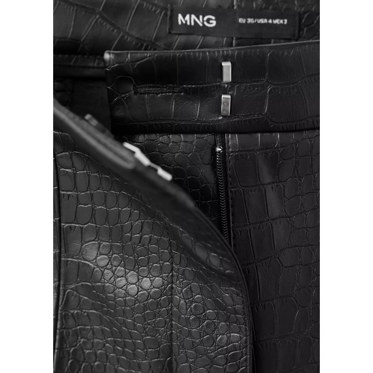 Pantalon évasé effet croco noir, MANGO