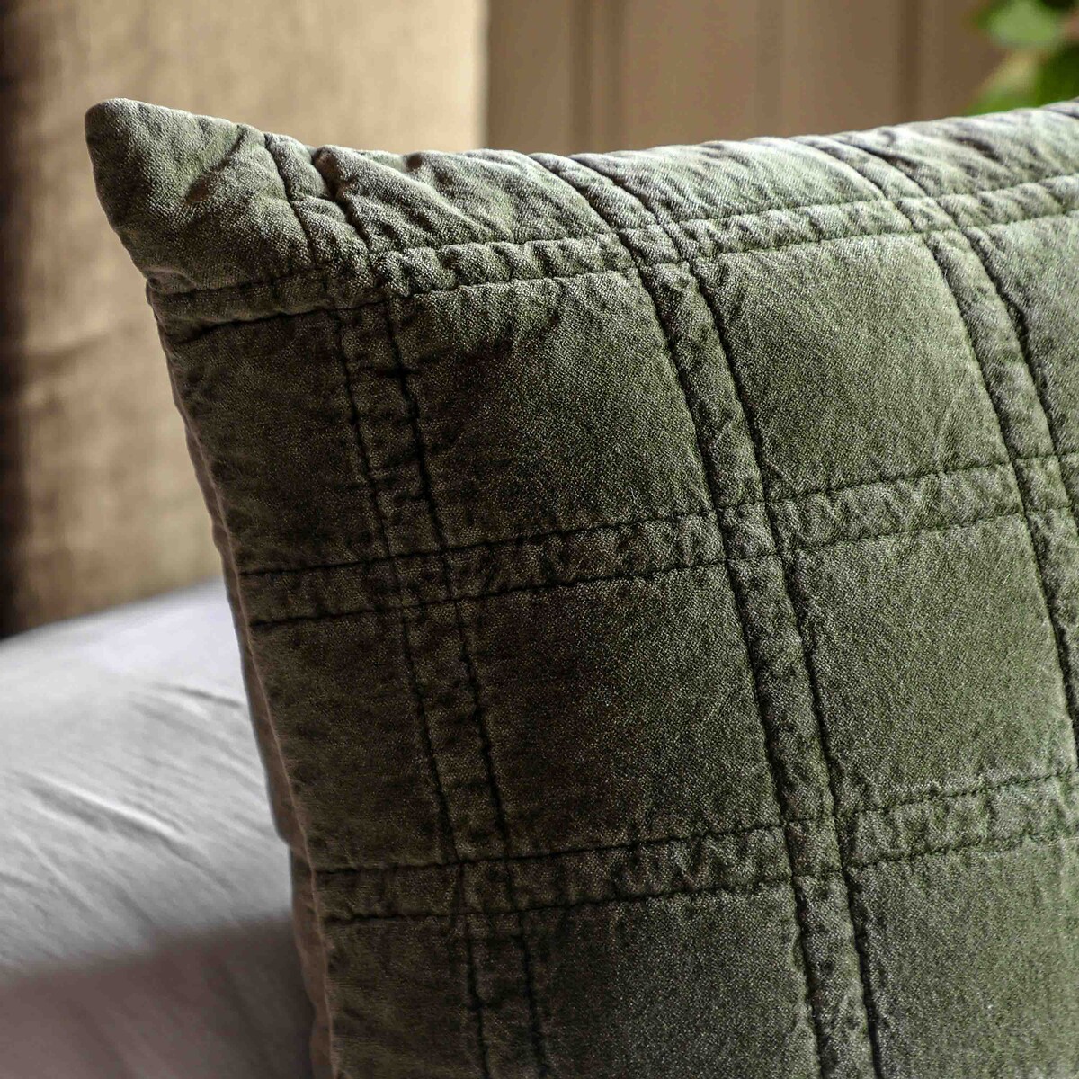 Cotton Velvet Quilted Cushion olive, ÉDITÉ