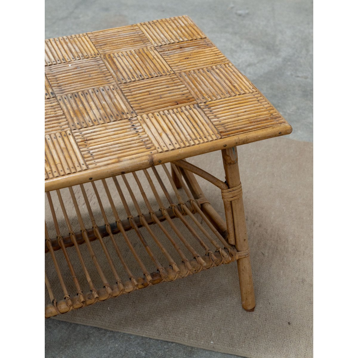 Table basse vintage en marqueterie de rotin Léonie N°1050 - Bon état naturel, DEBONGOUT