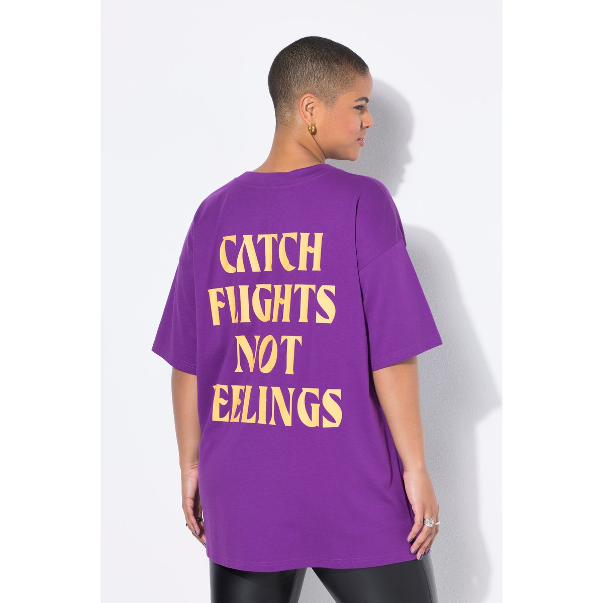 T-shirt oversize. Manches courtes. Motif violet, STUDIO UNTOLD
