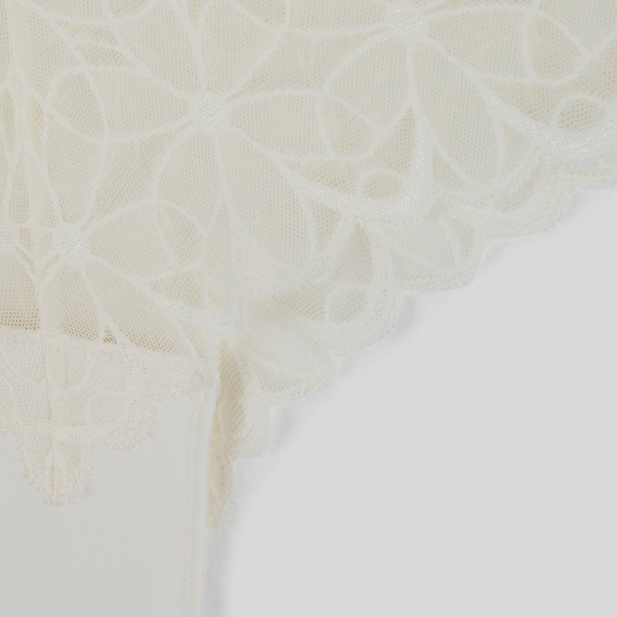 Tanga SELENA en dentelle ivoire, MONOPRIX