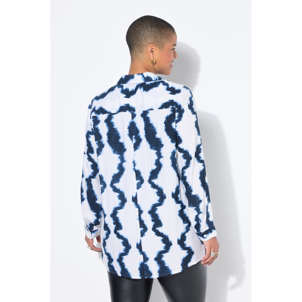 Chemisier imprimé batik, Boxy Shape bleu foncé, STUDIO UNTOLD