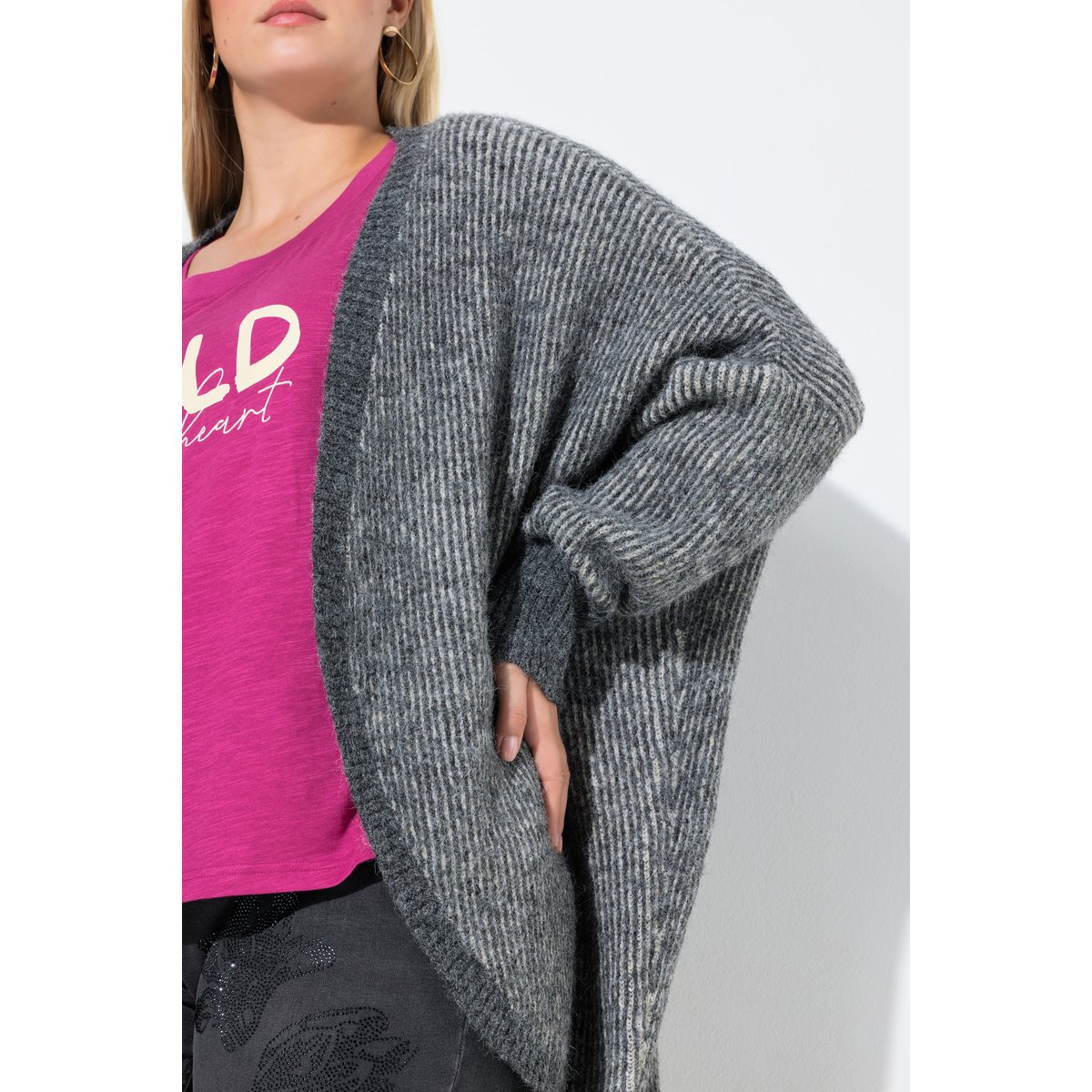 Cardigan coupe ouverte, silhouette en O gris graphite, ULLA POPKEN